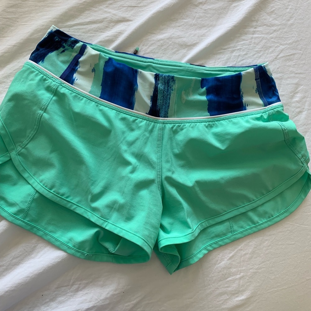 Lululemon women’s speed up shorts 2.5”. Size 4
